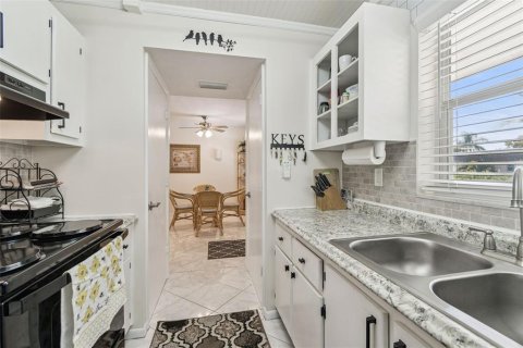 Condo in Largo, Florida, 1 bedroom  № 2195442 - photo 12