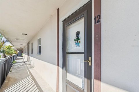 Condo in Largo, Florida, 1 bedroom  № 2195442 - photo 4