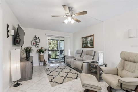 Condo in Largo, Florida, 1 bedroom  № 2195442 - photo 13