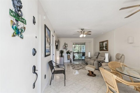 Condo in Largo, Florida, 1 bedroom  № 2195442 - photo 5