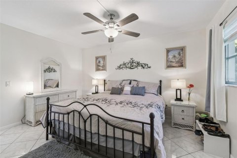 Condo in Largo, Florida, 1 bedroom  № 2195442 - photo 17