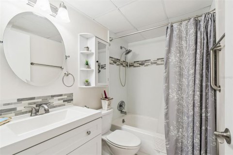 Condo in Largo, Florida, 1 bedroom  № 2195442 - photo 19