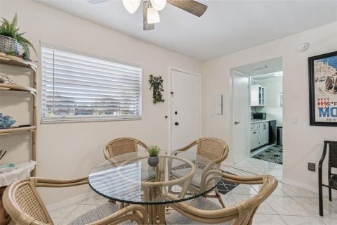 Condo in Largo, Florida, 1 bedroom  № 2195442 - photo 6