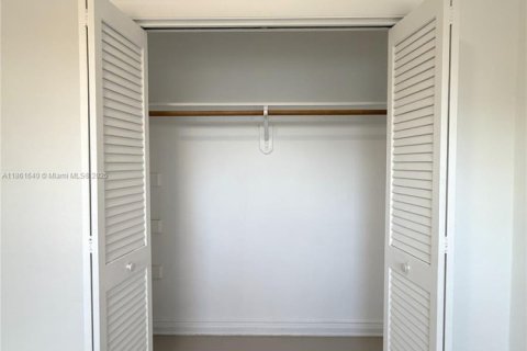 Apartamento en alquiler en Miami, Florida, 2 dormitorios № 1892417 - foto 9