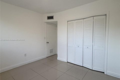 Apartamento en alquiler en Miami, Florida, 2 dormitorios № 1892417 - foto 8