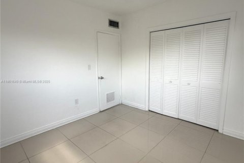 Apartamento en alquiler en Miami, Florida, 2 dormitorios № 1892417 - foto 11