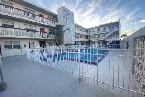 Apartamento en alquiler en Miami, Florida, 2 dormitorios № 1892417 - foto 1