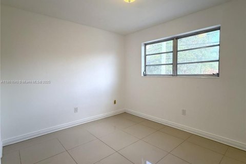 Apartamento en alquiler en Miami, Florida, 2 dormitorios № 1892417 - foto 7