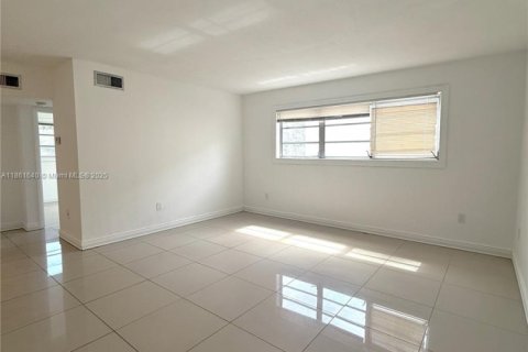 Снять в аренду квартиру в Майами, Флорида 2 спальни, № 1892417 - фото 2