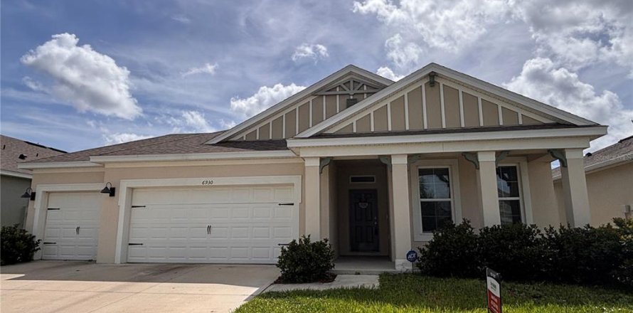 House in Saint Cloud, Florida 4 bedrooms, 195.65 sq.m. № 2206792