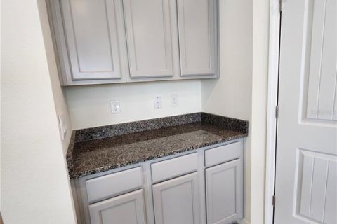 House in Saint Cloud, Florida 4 bedrooms, 195.65 sq.m. № 2206792 - photo 9