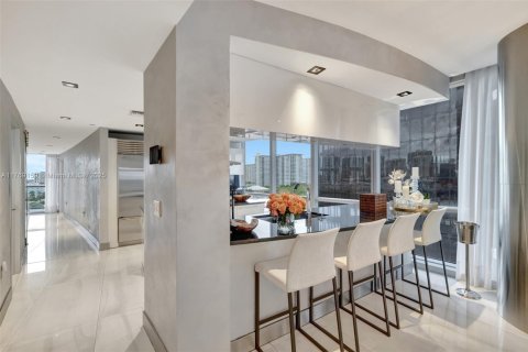 Copropriété à louer à Sunny Isles Beach, Floride: 3 chambres, 178.47 m2 № 1691565 - photo 10