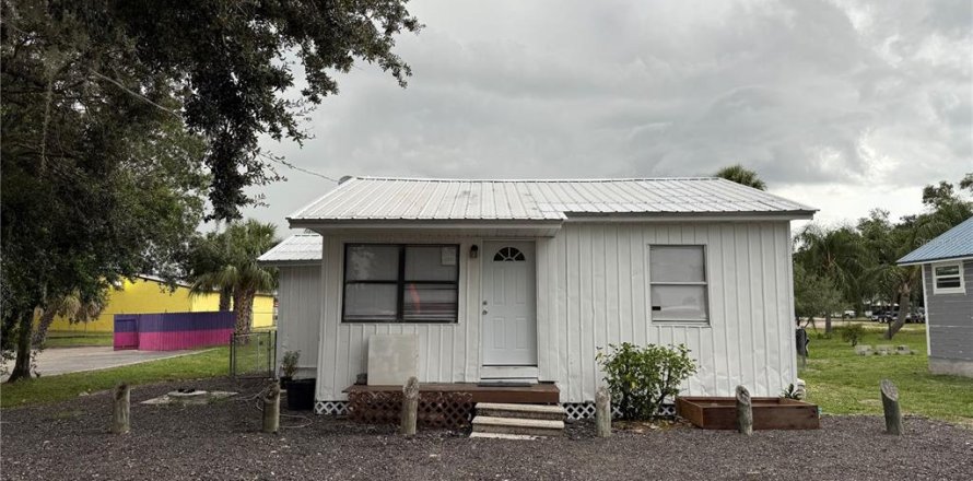 House in Arcadia, Florida 2 bedrooms, 69.49 sq.m. № 2155792