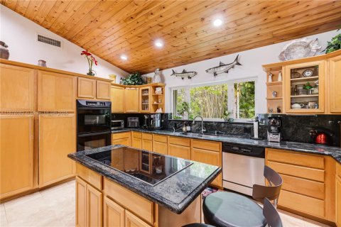 House in Miami, Florida 7 bedrooms, 378.3 sq.m. № 1764305 - photo 21