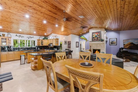 House in Miami, Florida 7 bedrooms, 378.3 sq.m. № 1764305 - photo 17