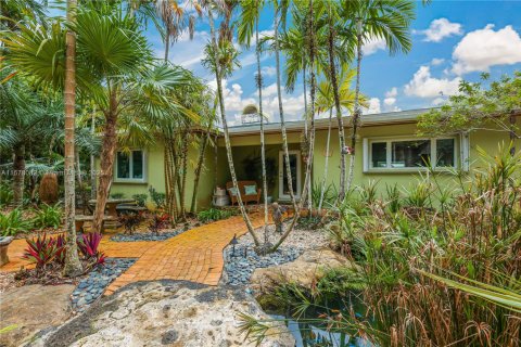House in Miami, Florida 7 bedrooms, 378.3 sq.m. № 1764305 - photo 2