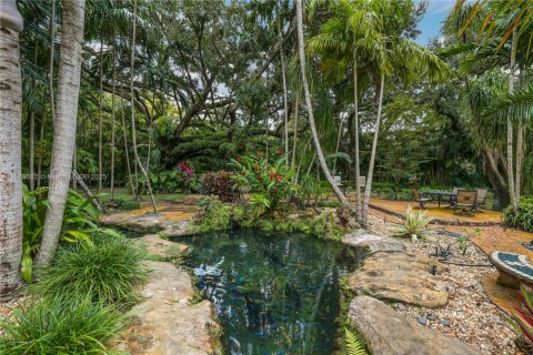 House in Miami, Florida 7 bedrooms, 378.3 sq.m. № 1764305 - photo 8
