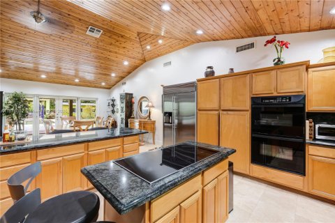 House in Miami, Florida 7 bedrooms, 378.3 sq.m. № 1764305 - photo 20