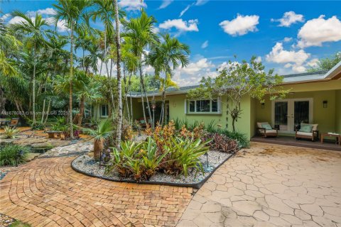 House in Miami, Florida 7 bedrooms, 378.3 sq.m. № 1764305 - photo 7