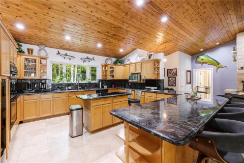 House in Miami, Florida 7 bedrooms, 378.3 sq.m. № 1764305 - photo 18