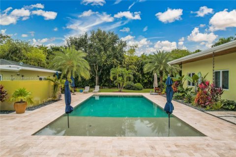 House in Miami, Florida 7 bedrooms, 378.3 sq.m. № 1764305 - photo 4