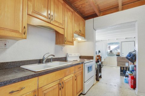 Villa ou maison à vendre à West Palm Beach, Floride: 2 chambres, 75.44 m2 № 2413396 - photo 12