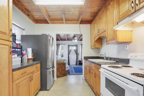 Villa ou maison à vendre à West Palm Beach, Floride: 2 chambres, 75.44 m2 № 2413396 - photo 7