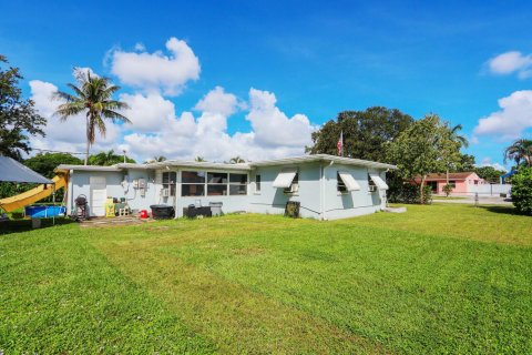 Villa ou maison à vendre à West Palm Beach, Floride: 2 chambres, 75.44 m2 № 2413396 - photo 14