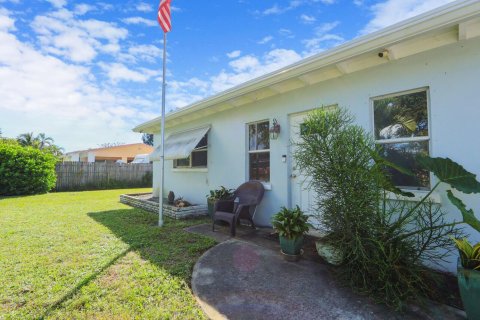 Villa ou maison à vendre à West Palm Beach, Floride: 2 chambres, 75.44 m2 № 2413396 - photo 2