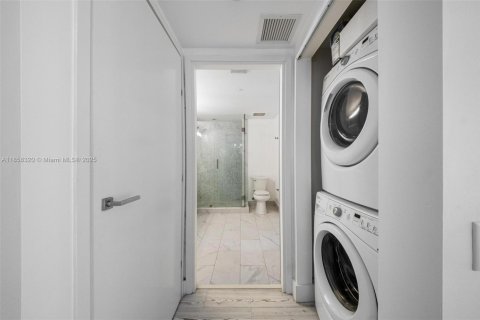 Condo in Miami, Florida, 1 bedroom  № 1882065 - photo 9
