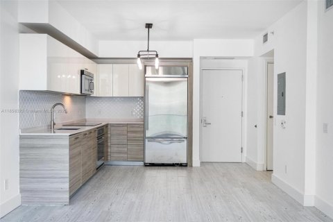 Condo in Miami, Florida, 1 bedroom  № 1882065 - photo 18