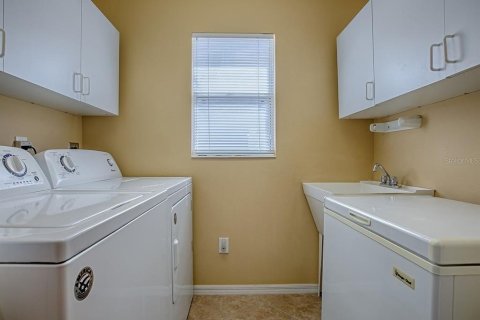 House in The Villages, Florida 3 bedrooms, 129.88 sq.m. № 1839955 - photo 3