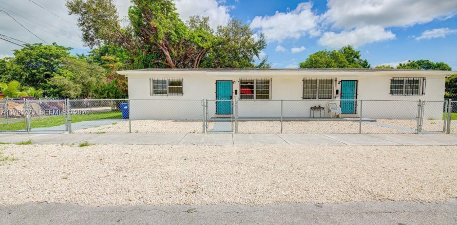 Дом в Майами, Флорида 2 спальни, 74.32м2 № 2027656