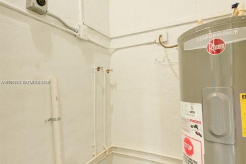 Снять в аренду виллу или дом в Майами, Флорида 2 спальни, 74.32м2, № 2027656 - фото 15