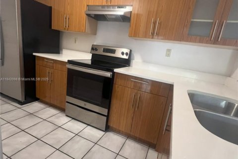 Condominio en alquiler en Cutler Bay, Florida, 2 dormitorios № 1834037 - foto 14