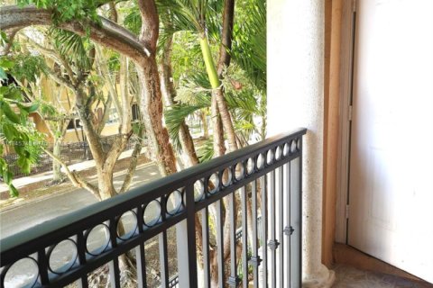 Снять в аренду таунхаус в Майами, Флорида 3 спальни, 155.33м2, № 1962874 - фото 18