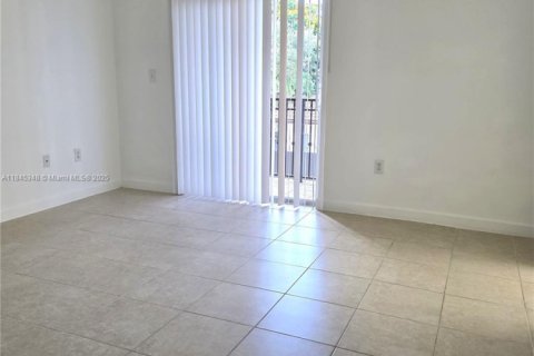 Снять в аренду таунхаус в Майами, Флорида 3 спальни, 155.33м2, № 1962874 - фото 17