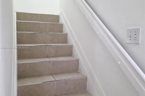 Снять в аренду таунхаус в Майами, Флорида 3 спальни, 155.33м2, № 1962874 - фото 12