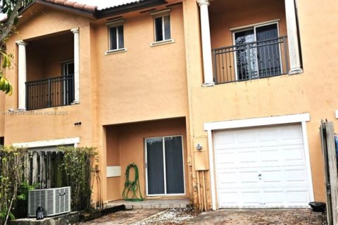 Снять в аренду таунхаус в Майами, Флорида 3 спальни, 155.33м2, № 1962874 - фото 5