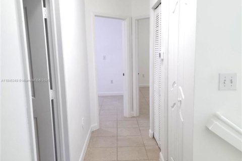 Снять в аренду таунхаус в Майами, Флорида 3 спальни, 155.33м2, № 1962874 - фото 14