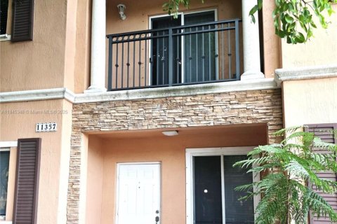 Снять в аренду таунхаус в Майами, Флорида 3 спальни, 155.33м2, № 1962874 - фото 3