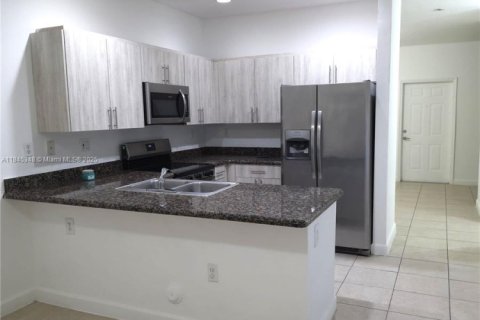 Снять в аренду таунхаус в Майами, Флорида 3 спальни, 155.33м2, № 1962874 - фото 6