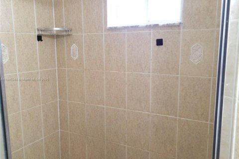 Снять в аренду таунхаус в Майами, Флорида 3 спальни, 155.33м2, № 1962874 - фото 19