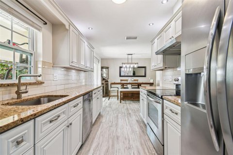 House in Tampa, Florida 3 bedrooms, 110.46 sq.m. № 1884121 - photo 6