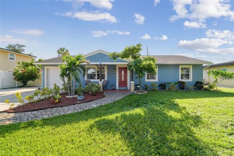 House in Tampa, Florida 3 bedrooms, 110.46 sq.m. № 1884121 - photo 1