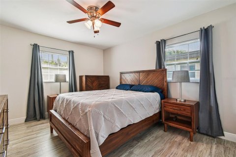 House in Tampa, Florida 3 bedrooms, 110.46 sq.m. № 1884121 - photo 16