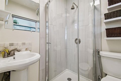 House in Tampa, Florida 3 bedrooms, 110.46 sq.m. № 1884121 - photo 18