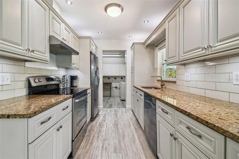 House in Tampa, Florida 3 bedrooms, 110.46 sq.m. № 1884121 - photo 5