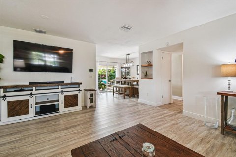 House in Tampa, Florida 3 bedrooms, 110.46 sq.m. № 1884121 - photo 22
