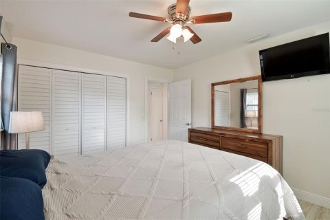 House in Tampa, Florida 3 bedrooms, 110.46 sq.m. № 1884121 - photo 12